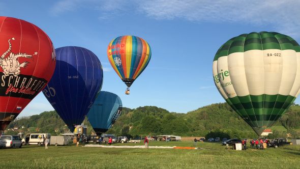 BALONI PONOVNO PREPLAVILI ZAGORSKO NEBO