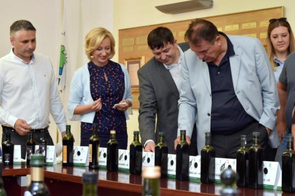 Zagorci izvrsni na 8. izložbi ulja sjeverozapadne Hrvatske