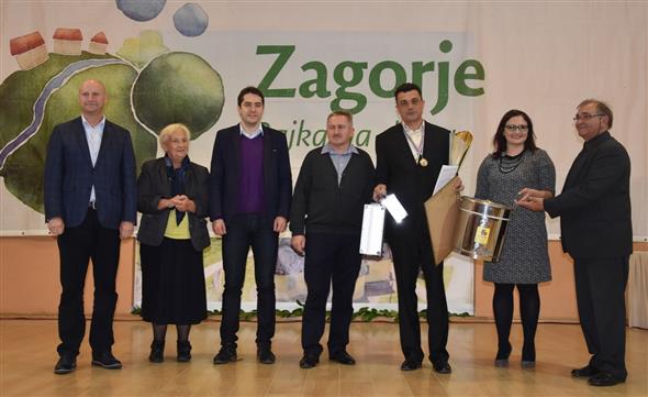 Josip Krog i peti put šampion županijske izložbe meda
