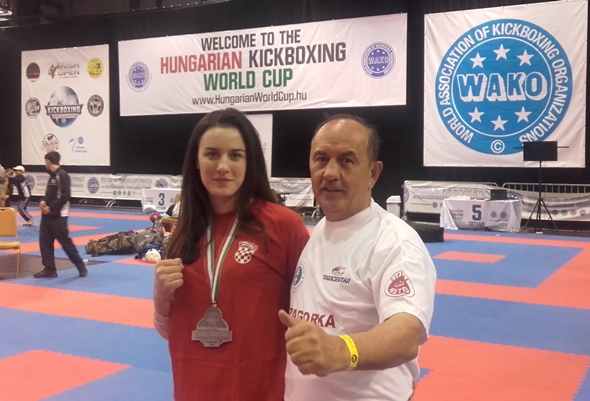 Karla Bartolin osvojila 2.mjesto na Svjetskom Kickboxingu  Kupu u Budimpešti