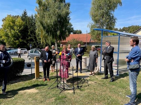 Ministar Fuchs posjetio OŠ Krapinske Toplice
