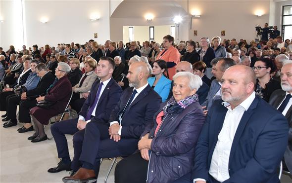 Misa u novoj crkvi sv. Ivana Pavla II. u Poznanovcu