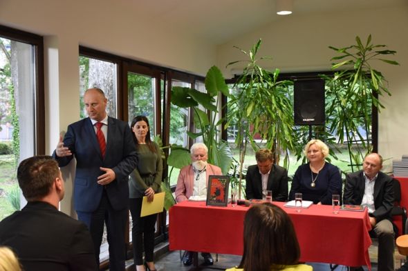 Monografija „155 godina osnovnog školstva u Oroslavju“