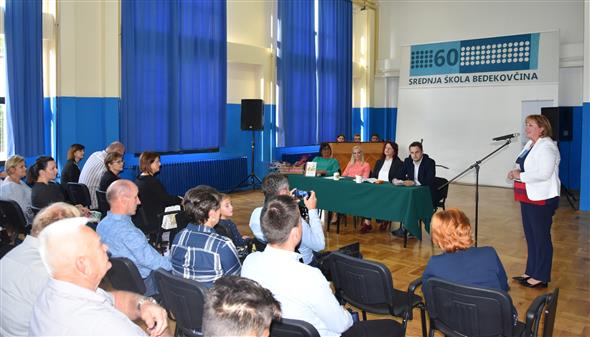 Nastavnica SŠ Bedekovčina napisala udžbenik o skrbi u jedinici za dijalizu