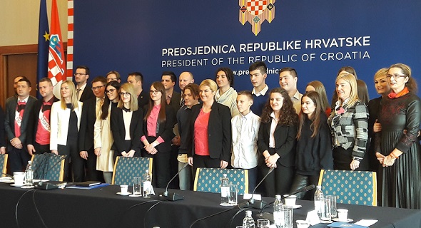 Na Pantovčaku održan Okrugli stol povodom Dana ružičastih majica
