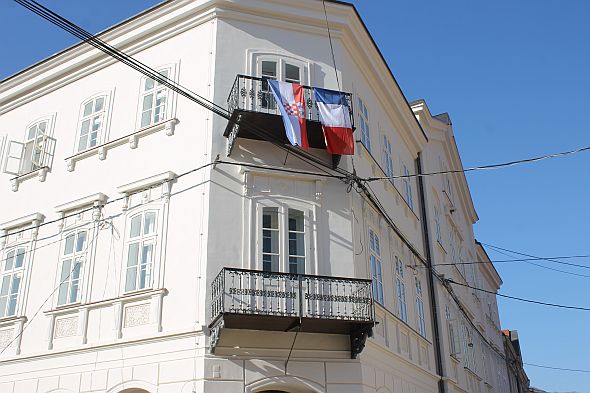 Poruka podrške obiteljima žrtava i francuskom narodu