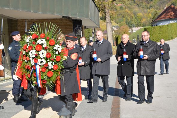Položeni vijenci i zapaljene svijeće povodom blagdana Svih svetih