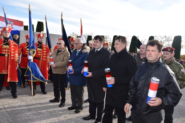Zagorci i ove godine odali počast Škabrnji