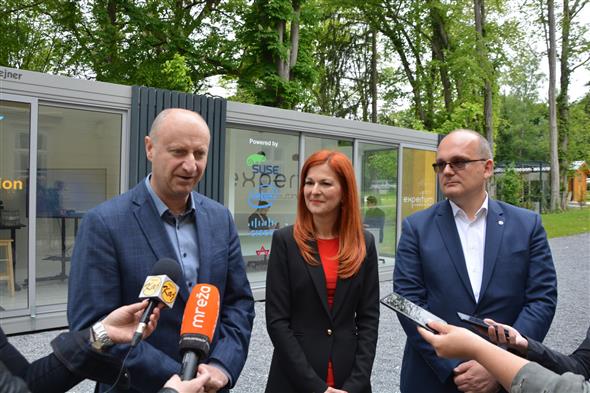SUNCE NA DLANU - razvoj inovativne platforme za solarnu energiju