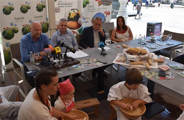 Tak se negda pri nami delale najavljeno na Trgu bana Jelačića