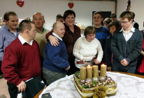 Upaljena treća svijeća na županijskom adventskom vijencu