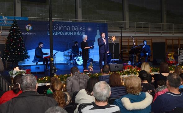 Upaljena treća svijeća na županijskom adventskom vijencu