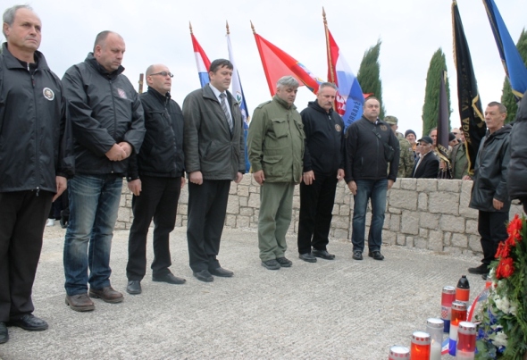 Zagorci u koloni sjećanja u Škabrnji