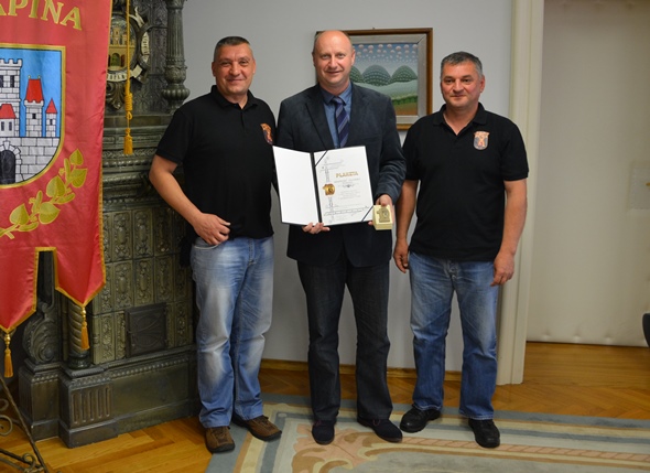 Župan Kolar primio plaketu Udruge veterana 7. gardijske brigade „Puma“